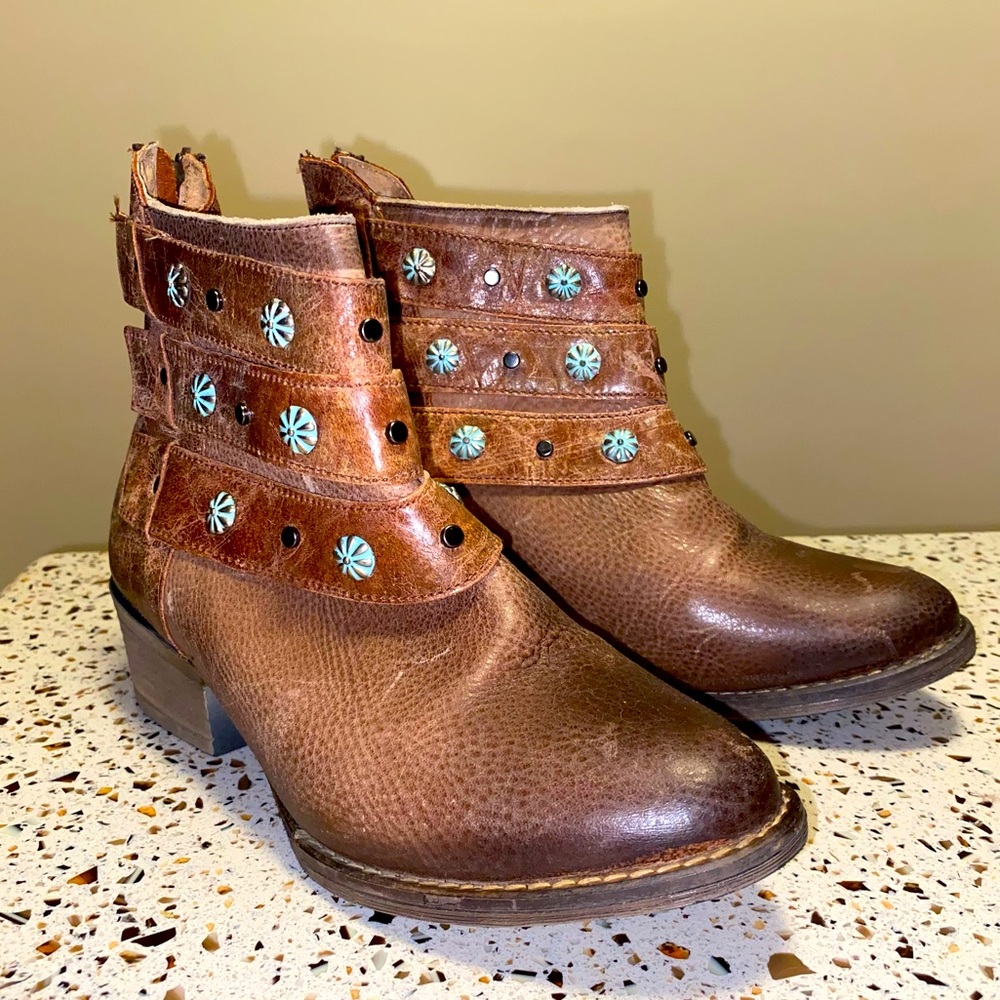 Circle G Leather Booties w/ Turquoise Metal Studs